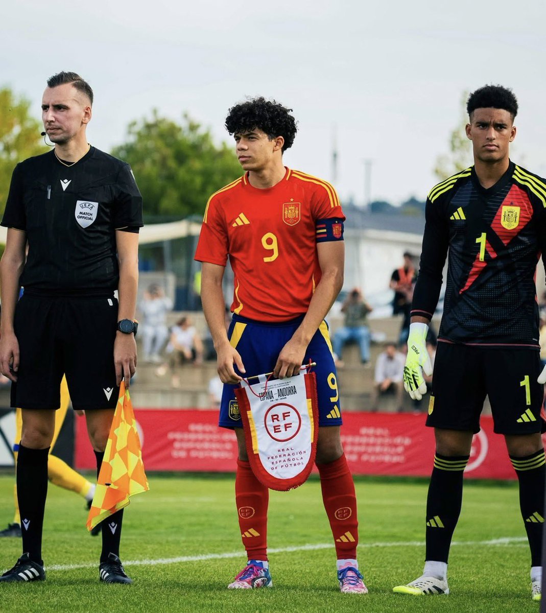 theMadridZone's tweet photo. Enzo Alves is Spain U17’s Captain. 🇪🇸©️ https://t.co/S1h8en8fHG