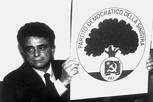 mariobianchi18's tweet image. Il #10ottobre 1990 chiusa l'esperienza del PCI è annunciata la nascita del #PDS, Partito Democratico della Sinistra. Il segretario #AchilleOcchetto presenta il nome ed il simbolo, una quercia che conserva la falce ed il martello. Il partito sarà ufficialmente fondato a febbraio.