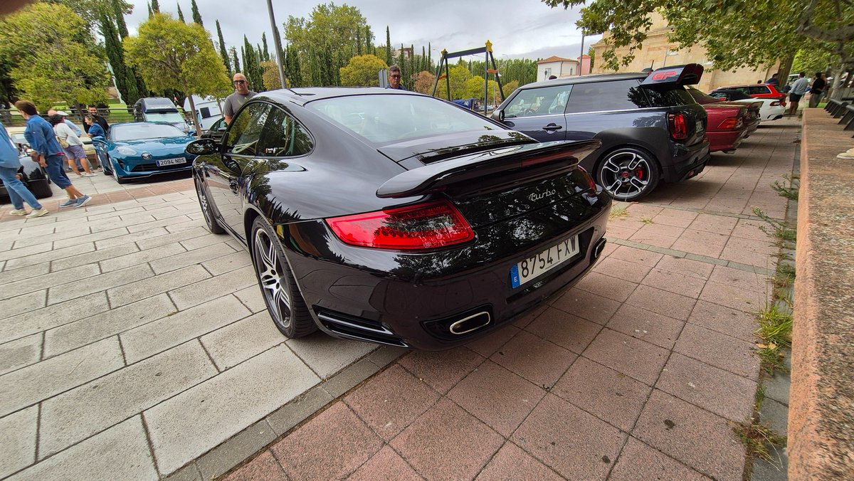 #CocheDelDia
Porsche 911 Turbo (997.1)

🪣 3.6L 24v F6 BiTurbo
🐎 473hp 6000rpm
🔧 681nm 2100-4100rpm
⚖️ 1735kg
🛞 RWD