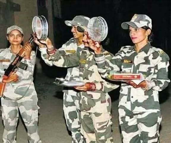 Ranbir_Crpf's tweet photo. हर ख़ुशी हो वहाँ
तू जहाँ भी रहे

ज़िन्दगी हो वहाँ
तू जहाँ भी रहे

हर ख़ुशी हो वहाँ
तू जहाँ भी रहे
#पैरामिलिट्री जवानों, वीर विरांगनाओं को #करवा_चौथ_की_हार्दिक_शुभकामनाए जिनके बलबूते राष्ट्र सुरक्षित है।
#karwa_chauth
#करवाचौथ
#KarwaChauth2025 https://t.co/VhG7SDRwdk