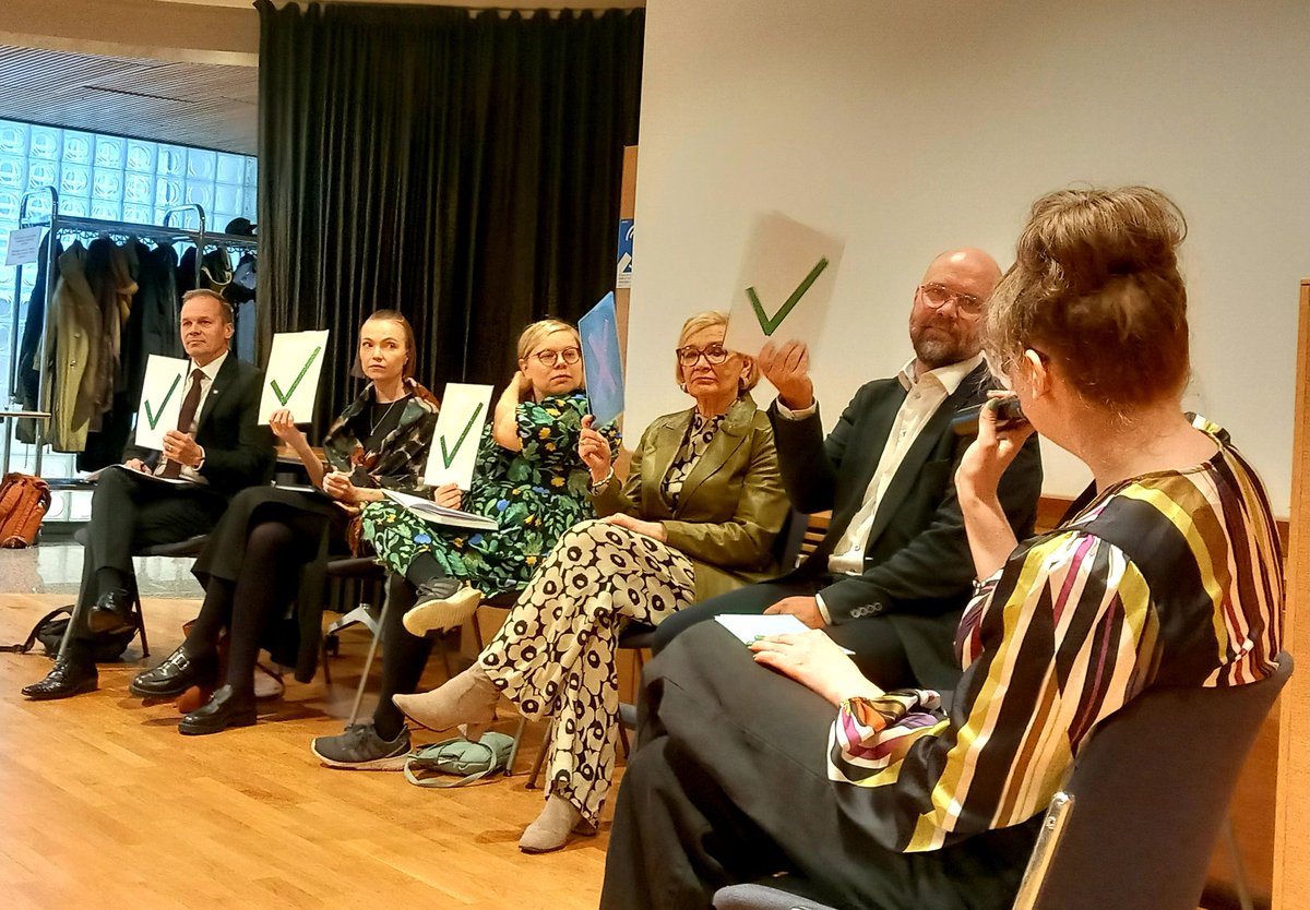 Maailman mielenterveyspäivä on ilo aloittaa yhteiskunnallisten mielenterveyskysymysten äärellä <a href="/MTPooli/">Mielenterveyspooli</a>'n järjestämässä kansanedustajapaneelissa, jossa minulla oli kunnia saada pitää avauspuheenvuoro. Hyvää  #MaailmanMielenterveyspäivä'ä!