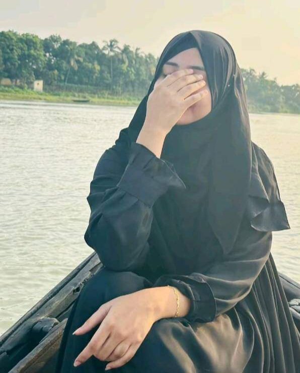তেমার থেকে যা আসে তার সবটুকু সুন্দর, হোক সেটা ফুল, অথবা তার তারকাটা, হোক সেটা জিবন, কিংবা কাফন। সব সময় মনে রাখবা, মানুষের দেহো মরে কিন্তু প্রেম মরে না...... 💔😅