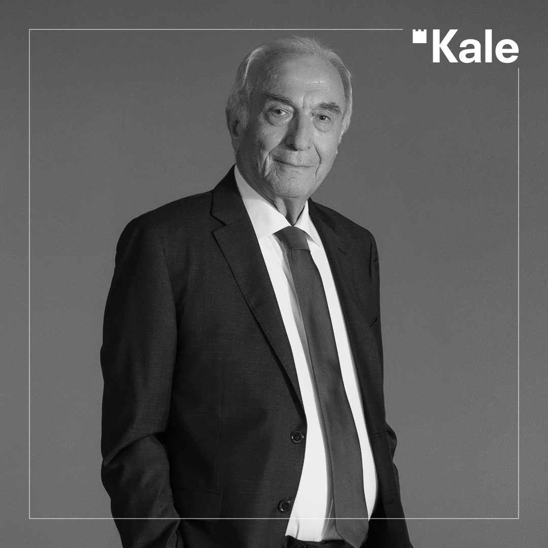 Çalışkanlığı ve dürüstlüğü ile grubumuzun gelişim yolculuğuna öncülük eden Merhum Süleyman Bodur’u aramızdan ayrılışının 3. yılında saygı ve rahmetle anıyoruz.

Bizlere örnek olan değerleriyle çalışmaya, üretmeye ve paylaşmaya devam ediyoruz.

#KaleGrubu