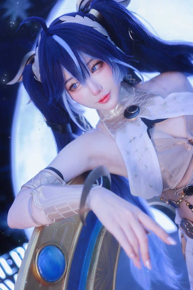 Chaeeun_gogo's tweet photo. 🌙 『Wuthering Waves』のイベント「Stride with Sun and Moon」のユーノのコスプレです！タイからお届け〜 🌙
気に入ってくれたら嬉しいです💫
次はどのWuWaキャラのコスプレが見たい？✨
#WutheringWaves #iuno #StrideWithSunAndMoon #iunoCosplay https://t.co/CrgqnX32EZ