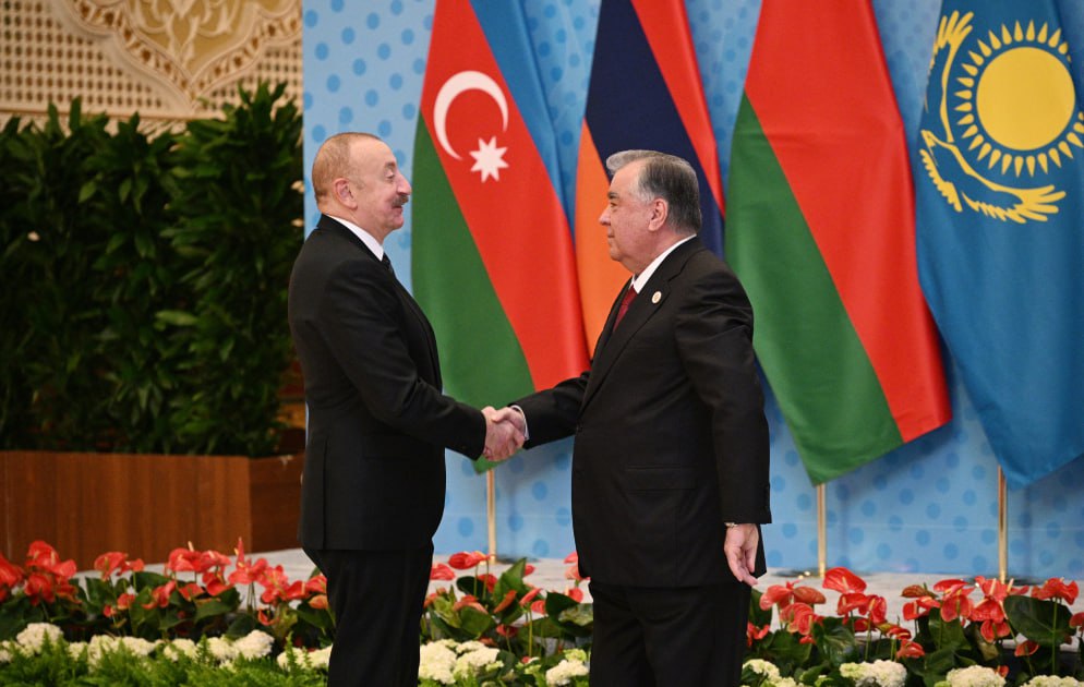 Azərbaycan Respublikasının Prezidenti İlham Əliyev MDB Dövlət Başçıları Şurasının iclasında iştirak etmək üçün Düşənbədəki "Millət" sarayına gedib