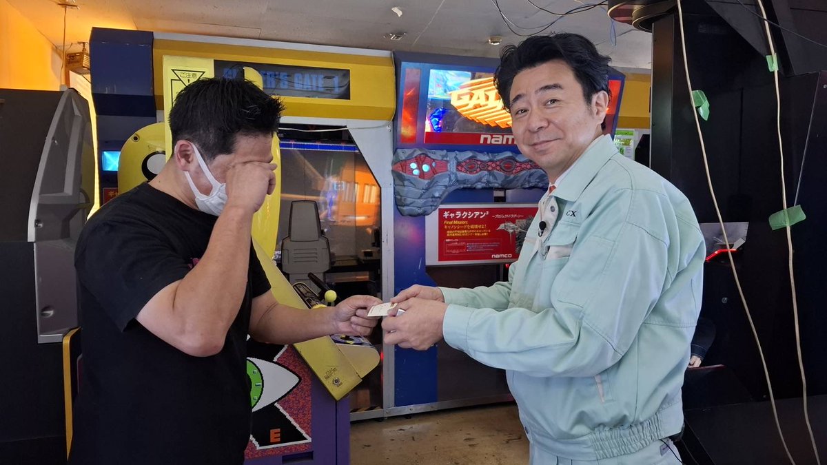 shino_honda's tweet image. 有野課長と深谷ロボット内で名刺交換をするのが夢でしたが、ついにその夢が叶いました!
普段、有名な方が来られても個人的にサインは貰わないようにしてるのですが今回だけは課長にサインを頂きました!
一生の宝にします!
有野課長ありがとうございました😭
#gccx
#私物ゲームグッズお披露目