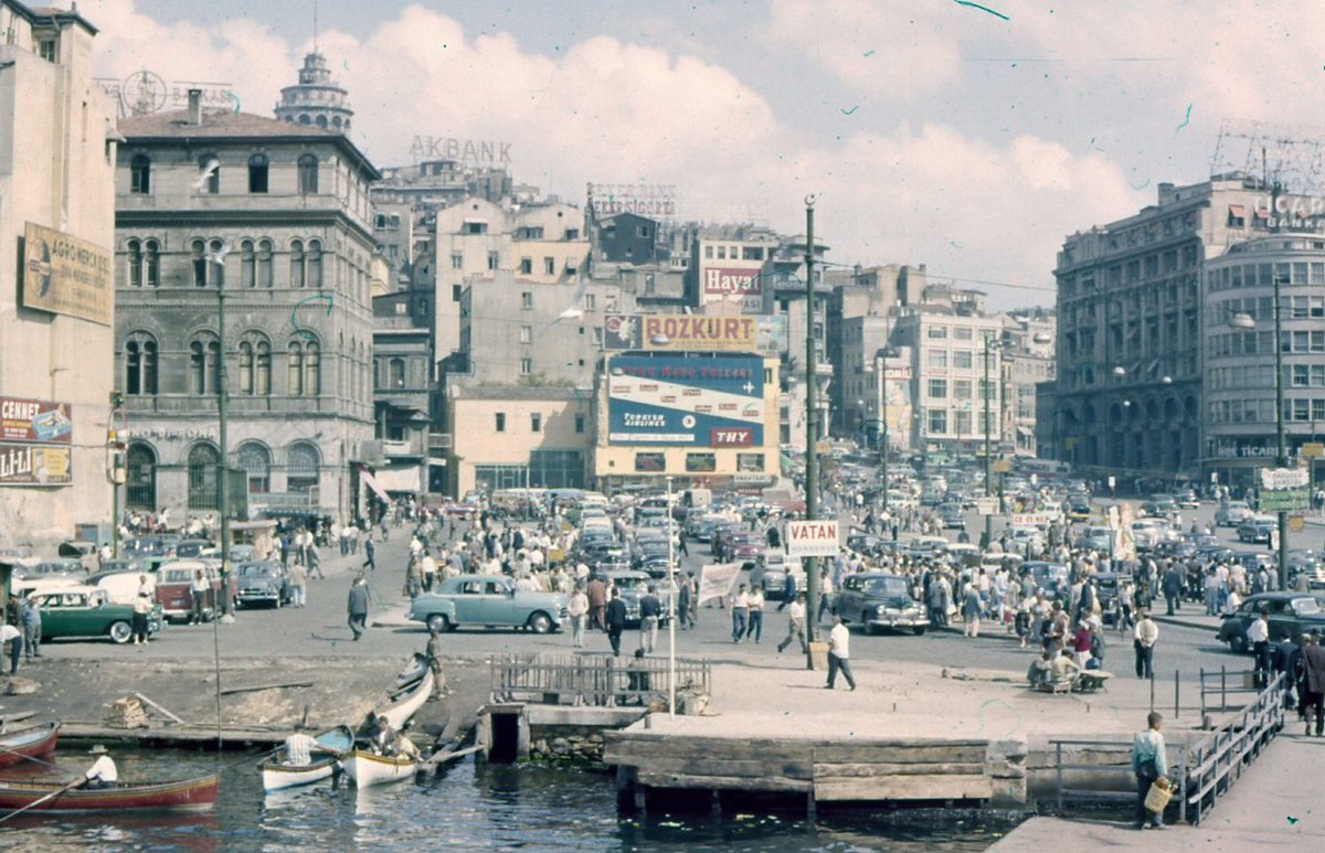 Karaköy Dolmuş Durakları
📅1962
📷Paolo Monti
#FotoAtlas
