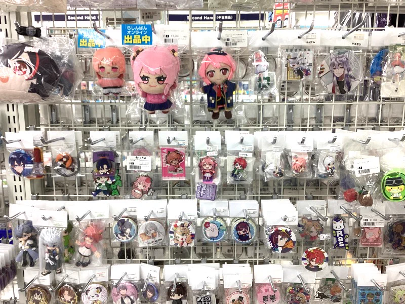 カラフルピーチ グッズまとめ売り ぬいぐるみ ラバスト 缶バッジ らしんばん熊本店＠九州最大級の売り場面積を誇る大型店【毎日10時～20