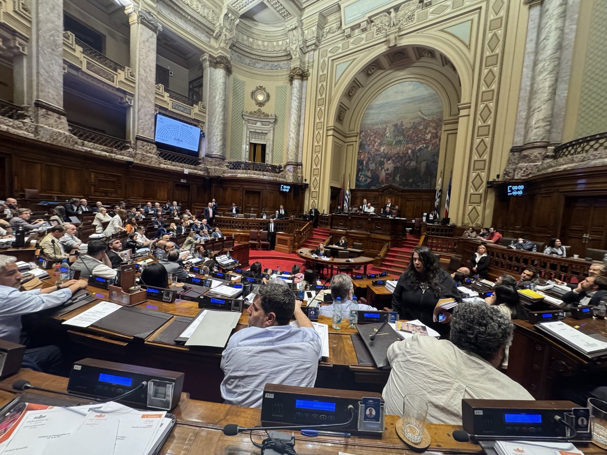 fepreco's tweet photo. Hay presupuesto quinquenal votado por amplia mayoría (84 positivos 14 negativos).

Acuerdo político amplio. Diputados y diputadas a la altura del diálogo, el acuerdo y la historia.

Un presupuesto con el corazón puesto en infancias y adolescencias, políticas sociales, salud y seguridad.

Mañana empezamos a votar artículo por artículo y avanzaremos en temas específicos.
