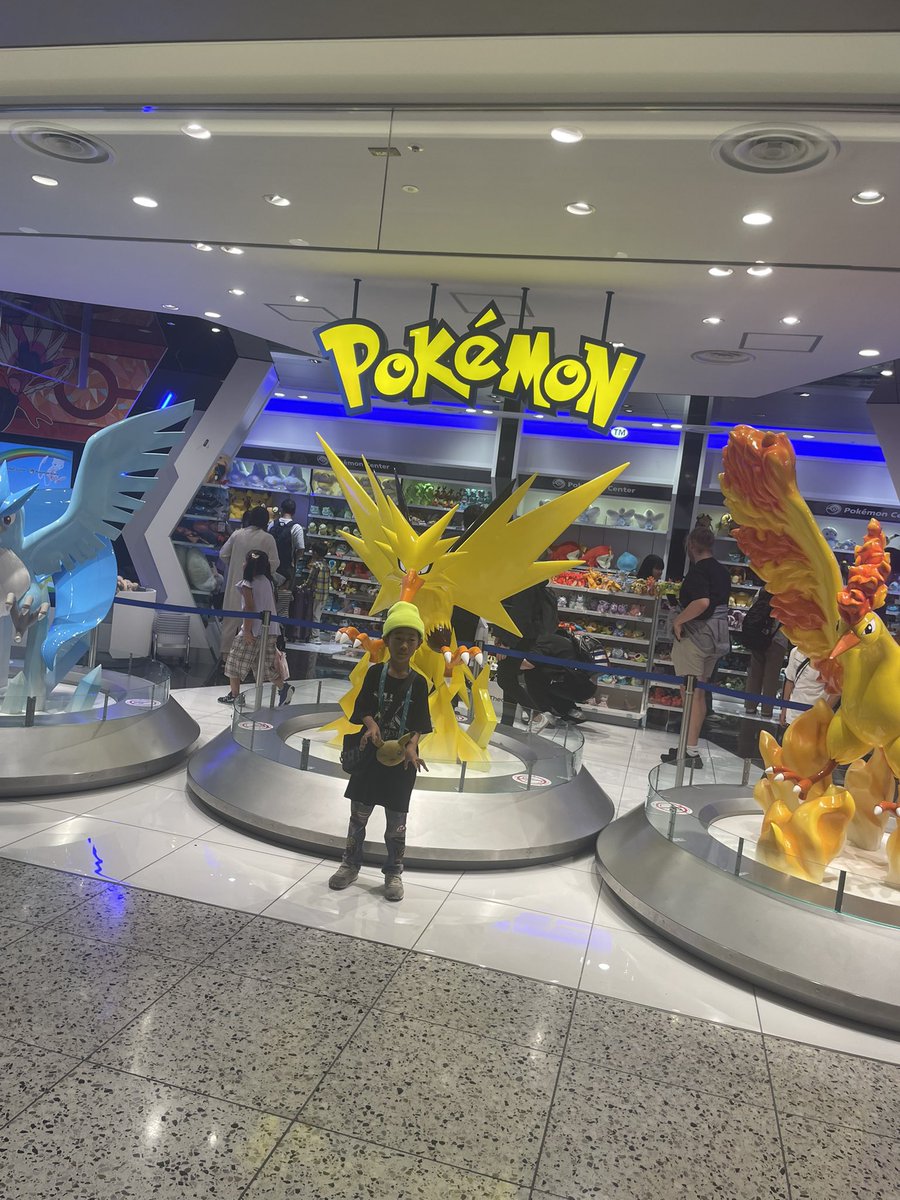 先週、三代目のライブで大阪に行ったので立ち寄ってみました⚡️
ピンバッジを遅ればせながら、集めてます😅
#ポケモンセンター
#ポケモン大好き
