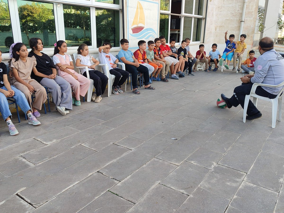 🔹 Güvenli Gelecek, Bilinçli Gençlik🔹
 🚨Gençlerimiz, güvenlik görevlimizin keyifli ve bilgilendirici sohbetiyle günlük yaşamda dikkat edilmesi gereken güvenlik tedbirlerini öğrendi.🚨
Kendimizi ve çevremizi korumanın önemini bir kez daha hatırladık! 💪