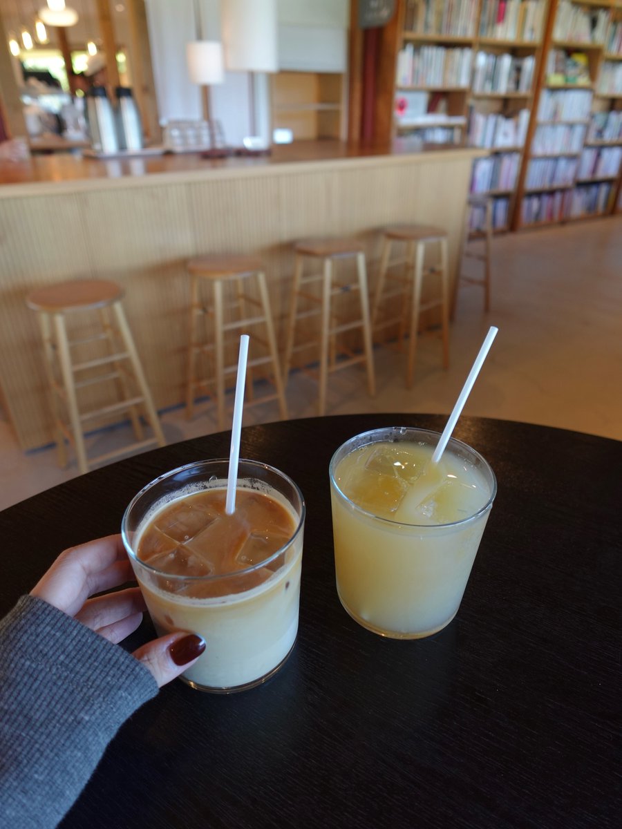 自然の中でカフェと本に触れられる場所💭
いろんなお店が集まってて楽しいっ

これからの時期涼しくなるし
ゆっくり過ごすのに最高だと思う~
また行きたい🍂☕️📖
⁡
#軽井沢コモングラウンズ #軽井沢 #軽井沢カフェ