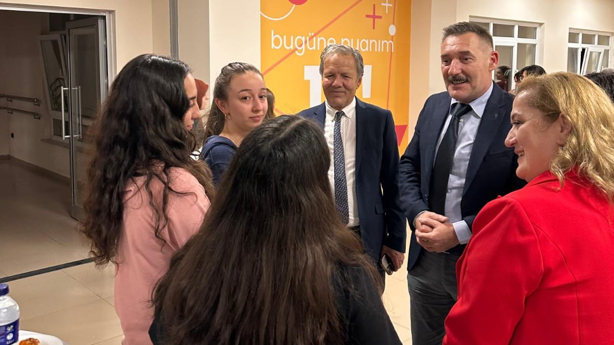 📍 Yunus Emre Yurdu

Öğrencilerimizle iletişim toplantısı gerçekleştirildi. 🗣️
Toplantıda; yurt kuralları, lokanta ve kantin hizmetleri ile eğitim faaliyetleri hakkında bilgilendirme yapıldı. 📋✨

#GSBYurtları #SeninYurdunGSB