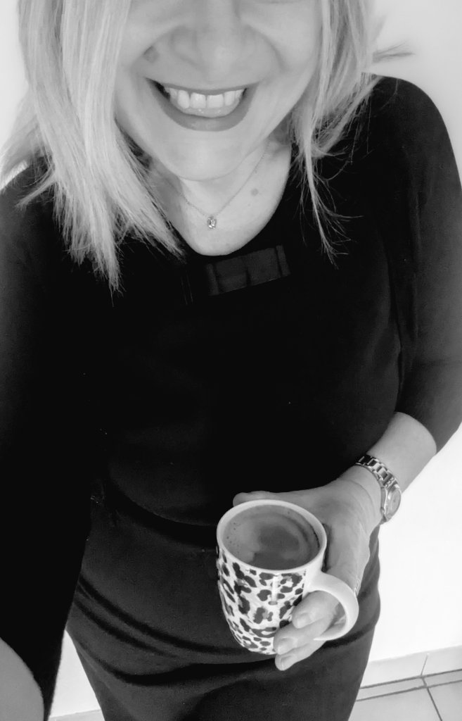 Sandrin3105's tweet image. Bonjour,
Que cette fin de semaine vous soit douce et agréable !
Bon vendredi 🩷
Enfin ! #TGIF