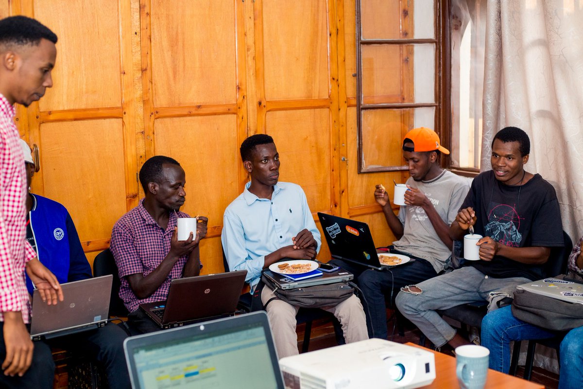 Freeti_Bdi's tweet image. 🚀 Today is the Tech Event Day!
After sleepless nights of coding and 4 Socratic Seminars 🤫, our top 4 teams are ready to showcase their made in Burundi Bitcoin-powered solutions! 💻⚡
Only 2 will win prizes 🏆but they’re all champions after this amazing journey!
#BitDevsGitega