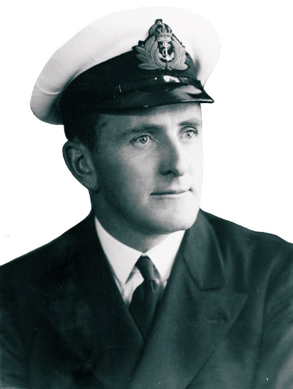 Bert_Plumswang's tweet photo. Gerard Roope was posthumous recipient of the first Victoria Cross of WW2.

On 8 April 1940, his destroyer HMS Glowworm rammed cruiser Admiral Hipper, gouging holes in her hull and destroying her forward starboard torpedo mounting. 

Glowworm sank and Roope sadly drowned. https://t.co/vE6lk75aBn