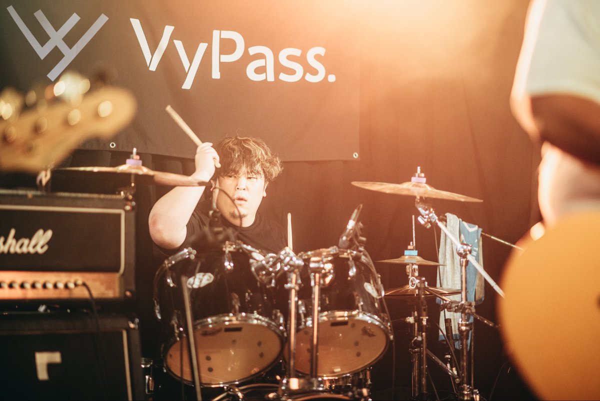 自分にとってドラムは好き、愛しているを
超えた、生命維持装置そのもの。
ドラムをやっている自分こそが
飾らないそのままの自分でいられる。
ありのままの自分で居させてくれて
本当にありがとう。

#ドラムの日