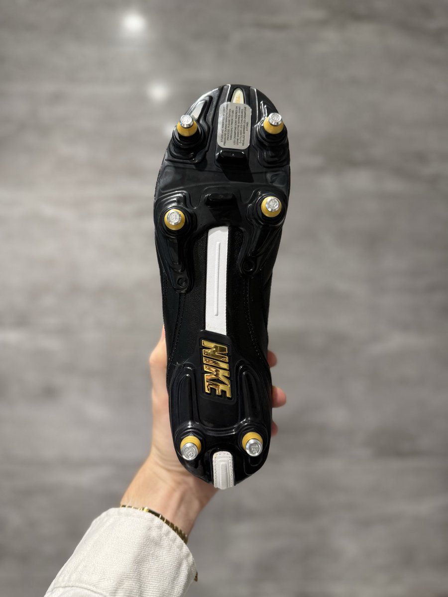 ryantaylor48's tweet image. Nike Tiempo Legend III - SG
UK 8 - brand new with tags 
Grab a classic pair for winter 
Dm me 🖤
@RTaylorMadeBoot