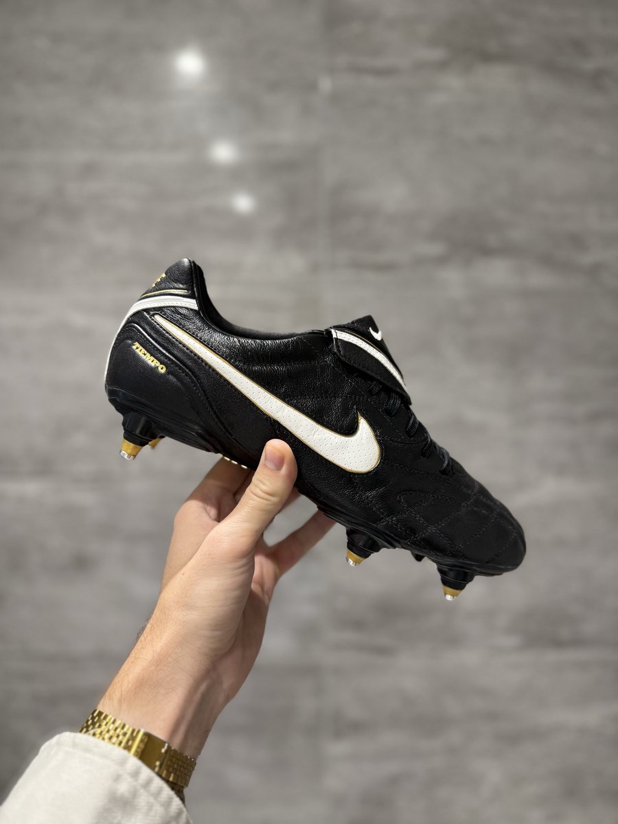 ryantaylor48's tweet image. Nike Tiempo Legend III - SG
UK 8 - brand new with tags 
Grab a classic pair for winter 
Dm me 🖤
@RTaylorMadeBoot