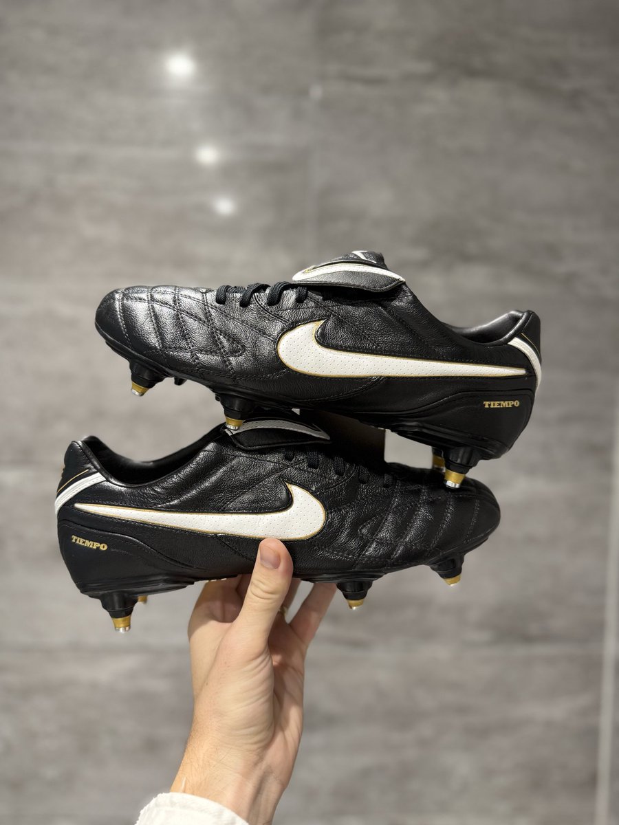 ryantaylor48's tweet image. Nike Tiempo Legend III - SG
UK 8 - brand new with tags 
Grab a classic pair for winter 
Dm me 🖤
@RTaylorMadeBoot