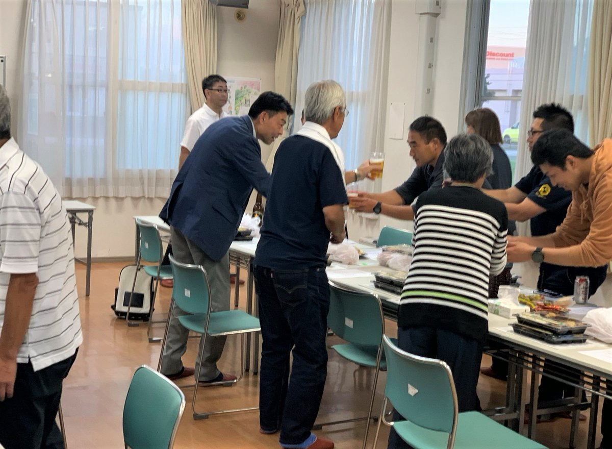 ９月２７日、北部方面航空隊本部付隊は、秋晴れの中、駐屯地協力会篠路茨戸支部主催のパークゴルフ大会・懇親会に参加しました。＃パークゴルフ大会 は、往年の技が冴える協力会の方々が上位を獲得し、懇親会においては、パークゴルフの反省会などで盛り上がり、盛会のうちに終えることができました。