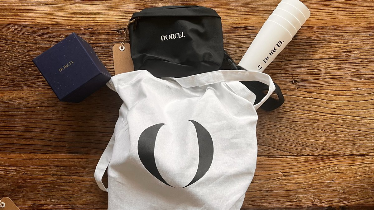 Merci à toustes pour hier soir.
C’était incroyable. 
Beaucoup trop de talent,de charisme et de bienveillance.
C’était un très beau Paris Kinky Creators.
Merci à Dorcel pour les goodies !!!