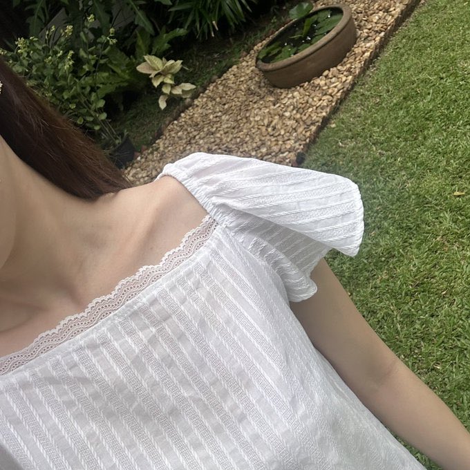 tamjaichunbkk's tweet photo. พวกเสื้อคอบัว แขนนตุ๊กตา แขนกระดิ้ง ใส่ออกมาแล้วน่ารักมาก ยิ่งตัวไหนมีดีเทลงานลูกไม้งาน-กระดุมสีๆ ยิ่งน่ารัก แมชกับอะไรก็สวย หลักร้อย แบรนด์ไทยทำถึงมาก https://t.co/2vdp6CmhQS