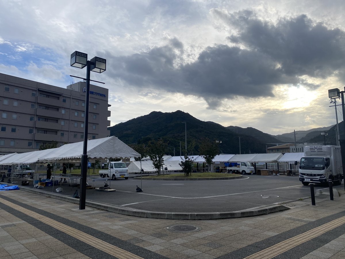 OofunatoKBK's tweet image. いよいよ明日、第43回大船渡市産業まつりが開催されます😆✨✨
準備もいよいよ最終段階のようです！！
ポスターを見て予習しましょう🤣🤣

たくさんのお越しをお待ちしております🍁
＃わくわく大船渡 ＃岩手県 ＃大船渡市 ＃産業まつり
