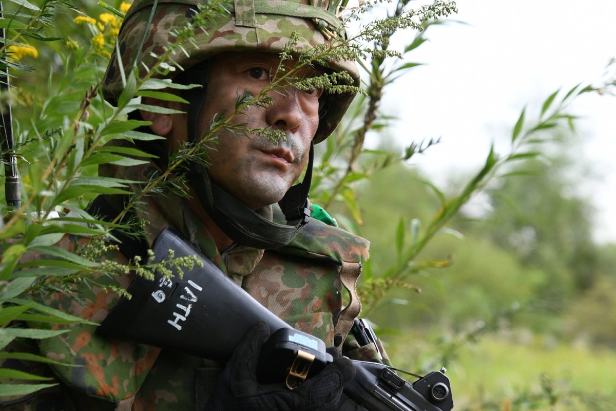 訓練中の隊員達のベストショット！緊張感が伝わる良い写真です✨
