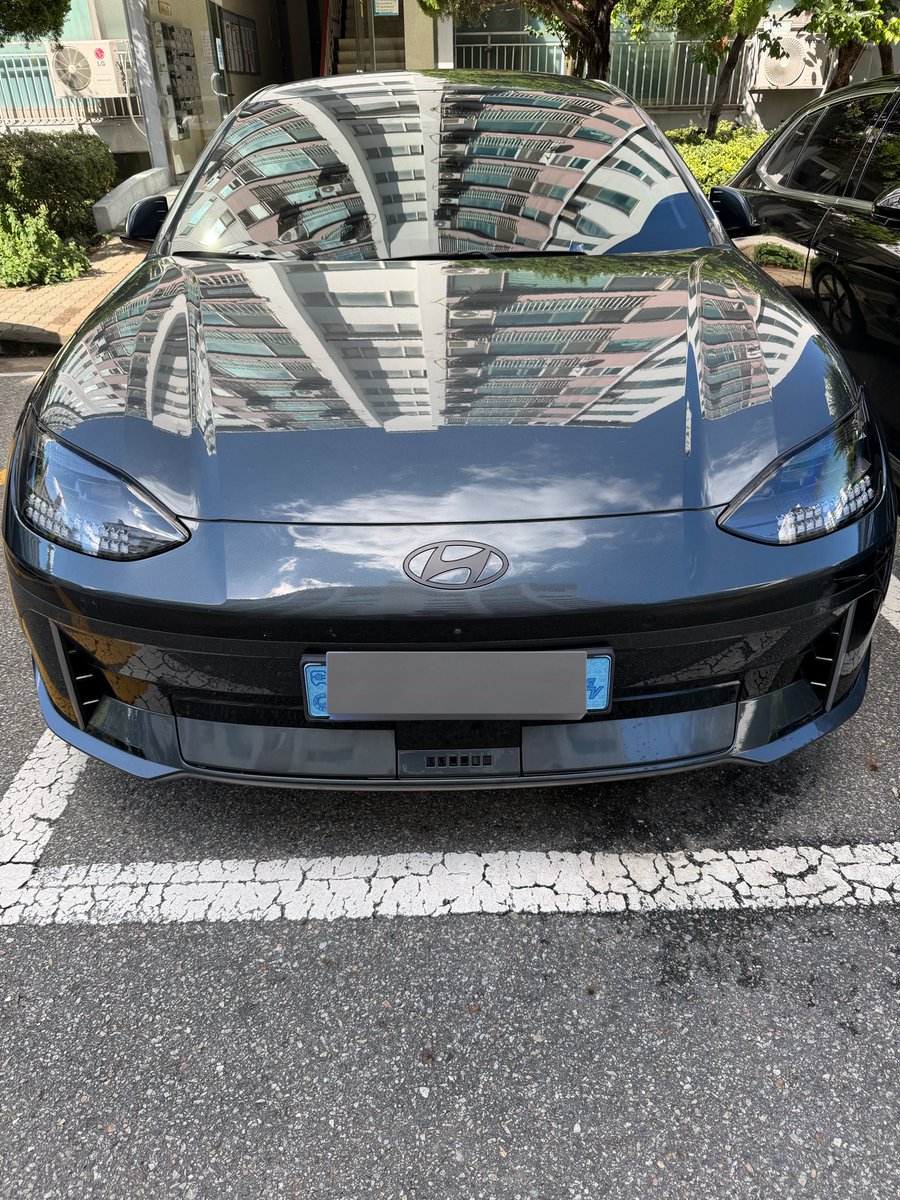 아이오닉6 중고차 판매합니다
외장 - 사틴다크그레이
내장 - 블랙
2륜 18인치 롱레인지
완충시 650km 주행가능
23년 2월 21일 출고
현재 24600km 주행
무사고
엠블럼 블랙으로 교체
V2L 커넥터 및 프로모션 안경케이스, 컵홀더 같이 드립니다.

금액 3450만원