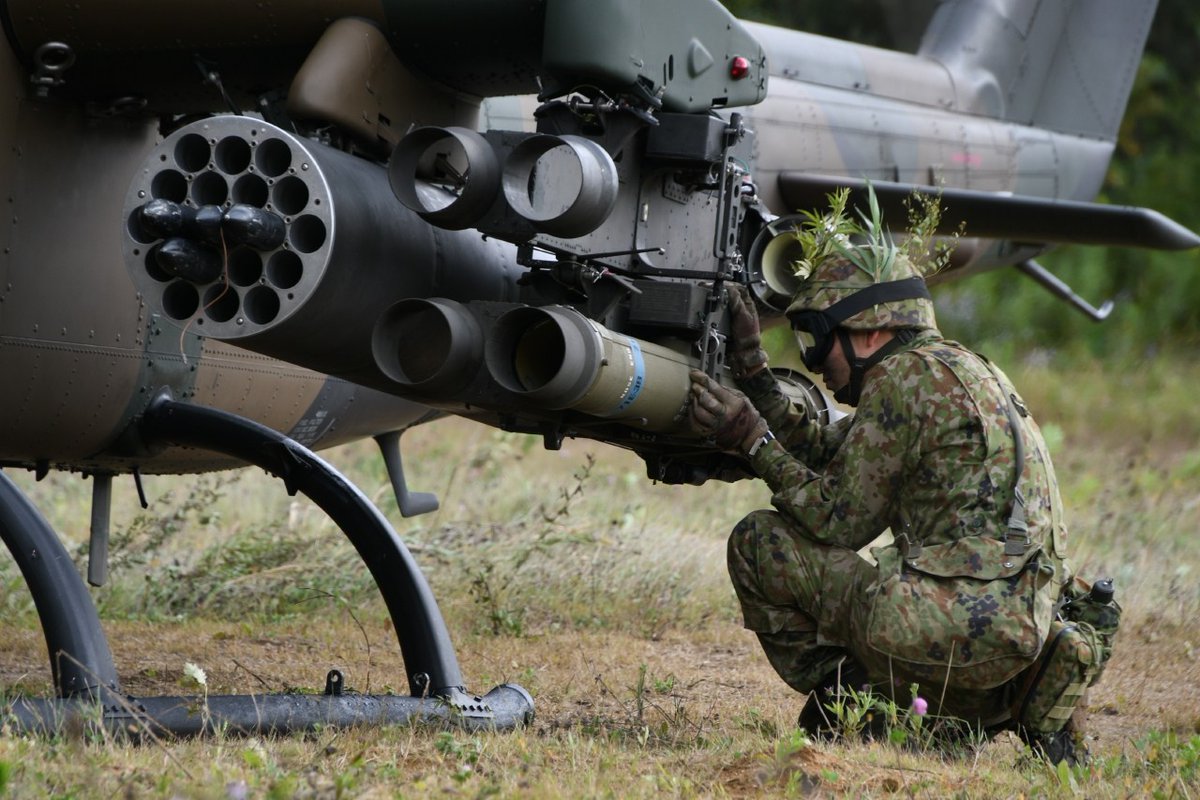 ＃第１対戦車ヘリコプター隊 は、「ＦＡＲＰ訓練」を実施しました。＃ＦＡＲＰ とは、「Forward  Arming  and  Refueling  Point」のことで、戦闘地域に比較的近い場所で燃料や弾薬を補給し、継続的な戦闘を維持するための重要な拠点です。