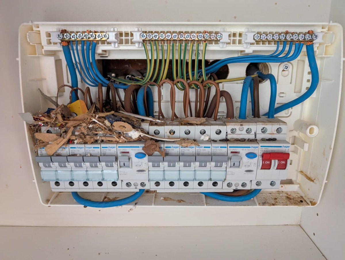 blandfordsllp's tweet image. ⚠️ Serious safety risk uncovered during a recent EICR: debris and nesting inside a consumer unit. This can lead to fire, insulation breakdown, or live core exposure. Regular inspections save lives.

📅 Book your EICR with Blandfords today.

#EICR #ElectricalSafety #FireRisk
