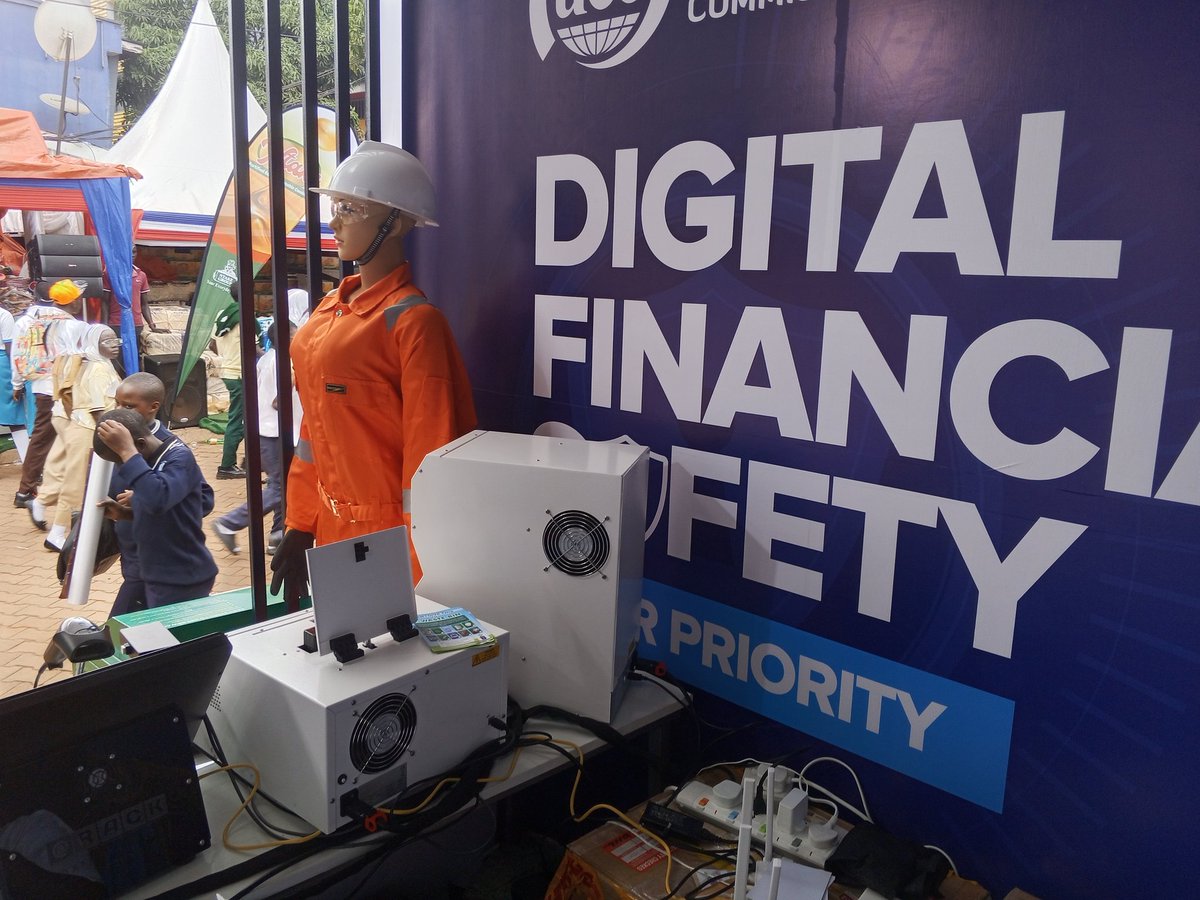 EMutasiga's tweet photo. Hello ugandans, let's preserve our environment through the digital transformation, don't just dispose off garbage it can still be resourceful.#UCC.
#Goldenpost.#Bank of uganda.#govt of uganda.#SIMUKLEAR. https://t.co/sKUeFVLJmP