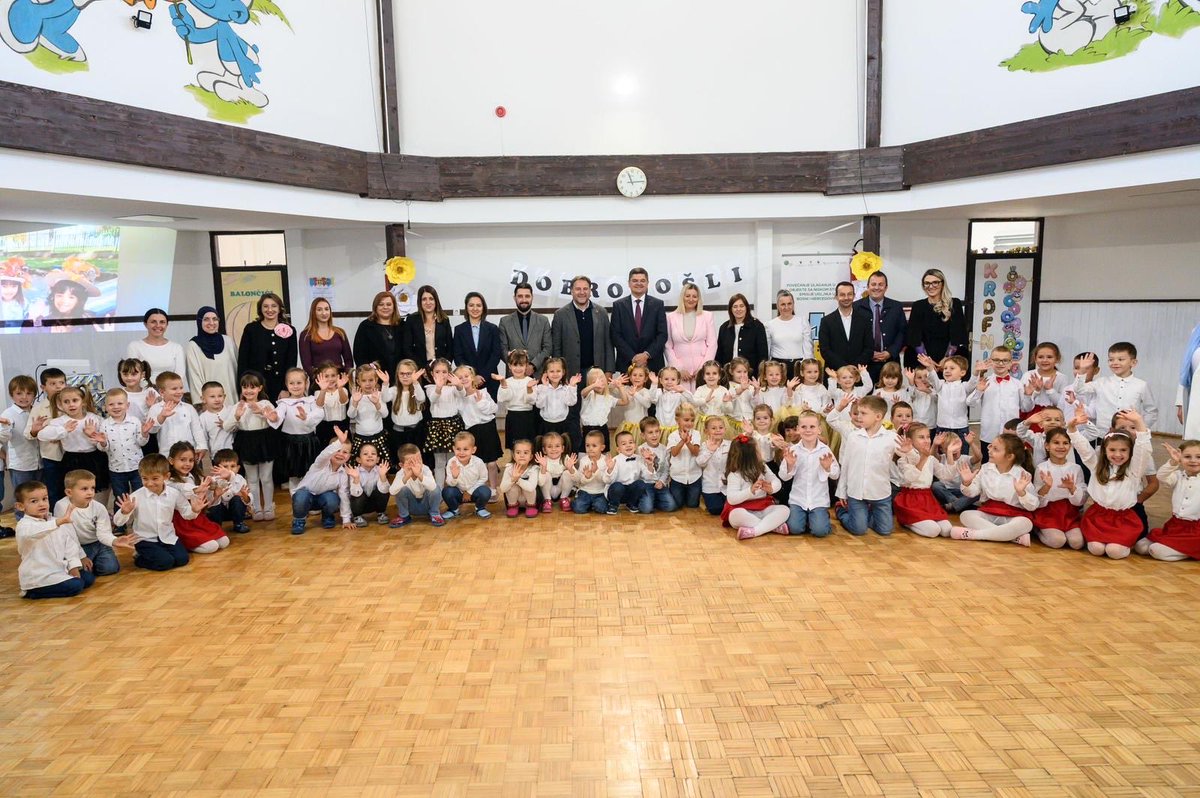 renaudmeyer's tweet image. Pleased to inaugurate a kindergarten in #Breza with Zeljko Nedic, Federal Minister for Physical Planning, & Mayor Vedad Jusic. @UNDPBiH & 🇧🇦 partners, with support from @theGCF, are retrofitting public buildings 2 make them more energy efficient as part of #greentransition #SDG13
