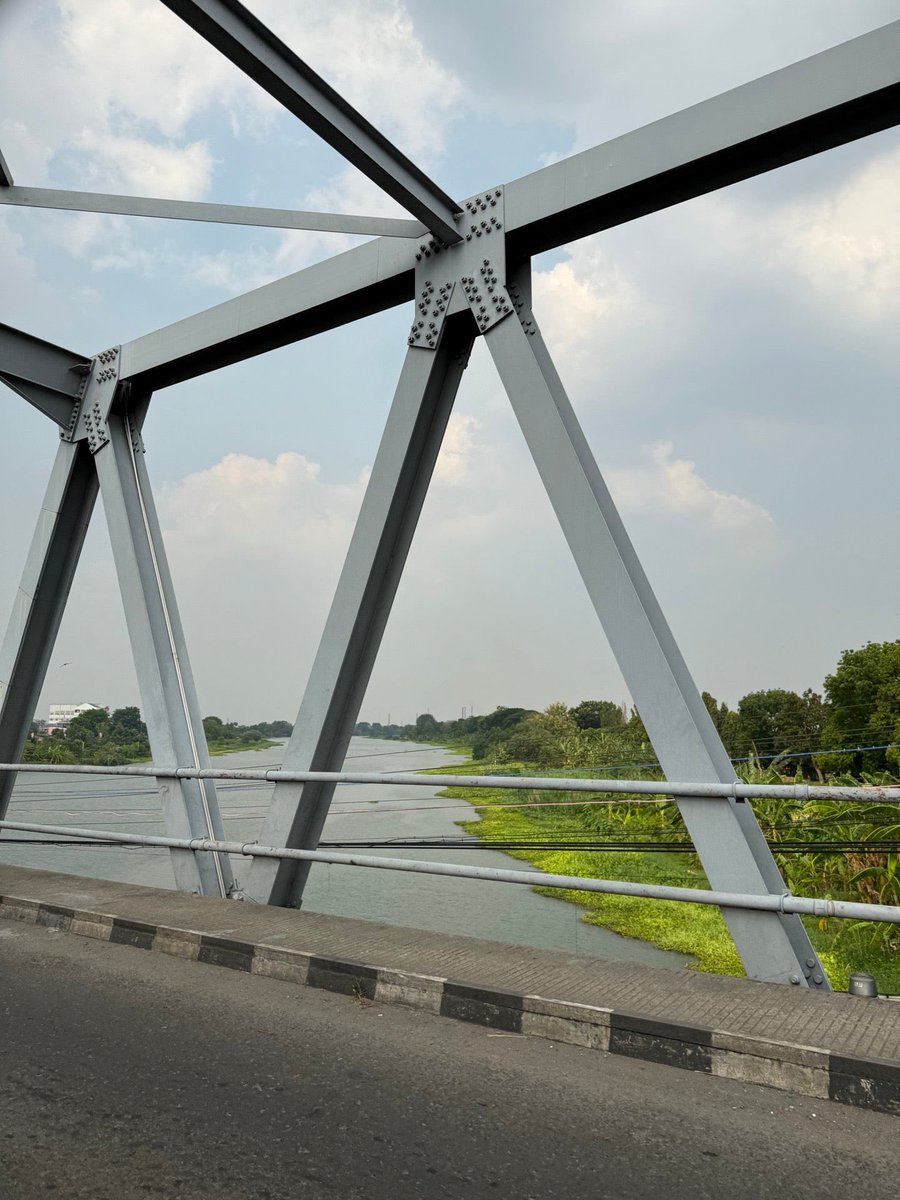 agustinaade's tweet photo. Check out Sungai Brantas - Mojokerto (Mojokerto, Jawa Timur) on @FoursquareGuide: https://t.co/UKaQgmQkQO https://t.co/uNL436DJD2 https://t.co/L0ACSeAdXz