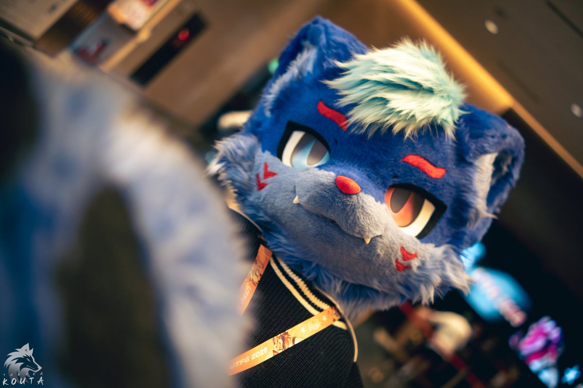 燄：（托起你的下巴壞笑）

燄：你喝過最好喝的酒是什麼？
我和你的天長地久。

📷：<a href="/TanakaKouta1721/">晃汰｜Infurnity 2025</a> 
#FursuitFriday