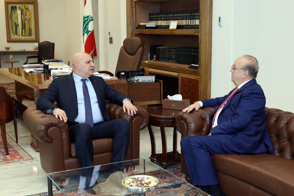 هيك رئيس في منه امل  ماهكذا تورد الابل سيادة الرئيس جوزيف