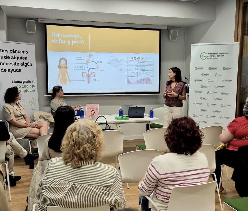 AGIPASTURIAS's tweet image. 🎤Nuestra presidenta la Dra.Beatriz Dupla y las Dras. Porcel y Rodriguez Ribeiro de nuestra junta directiva ofrecieron una charla para pacientes en Oviedo invitadas por @ContraCancerAST sobre menopausia y cáncer para visibilizar síntomas y tratamientos en pacientes oncológicas