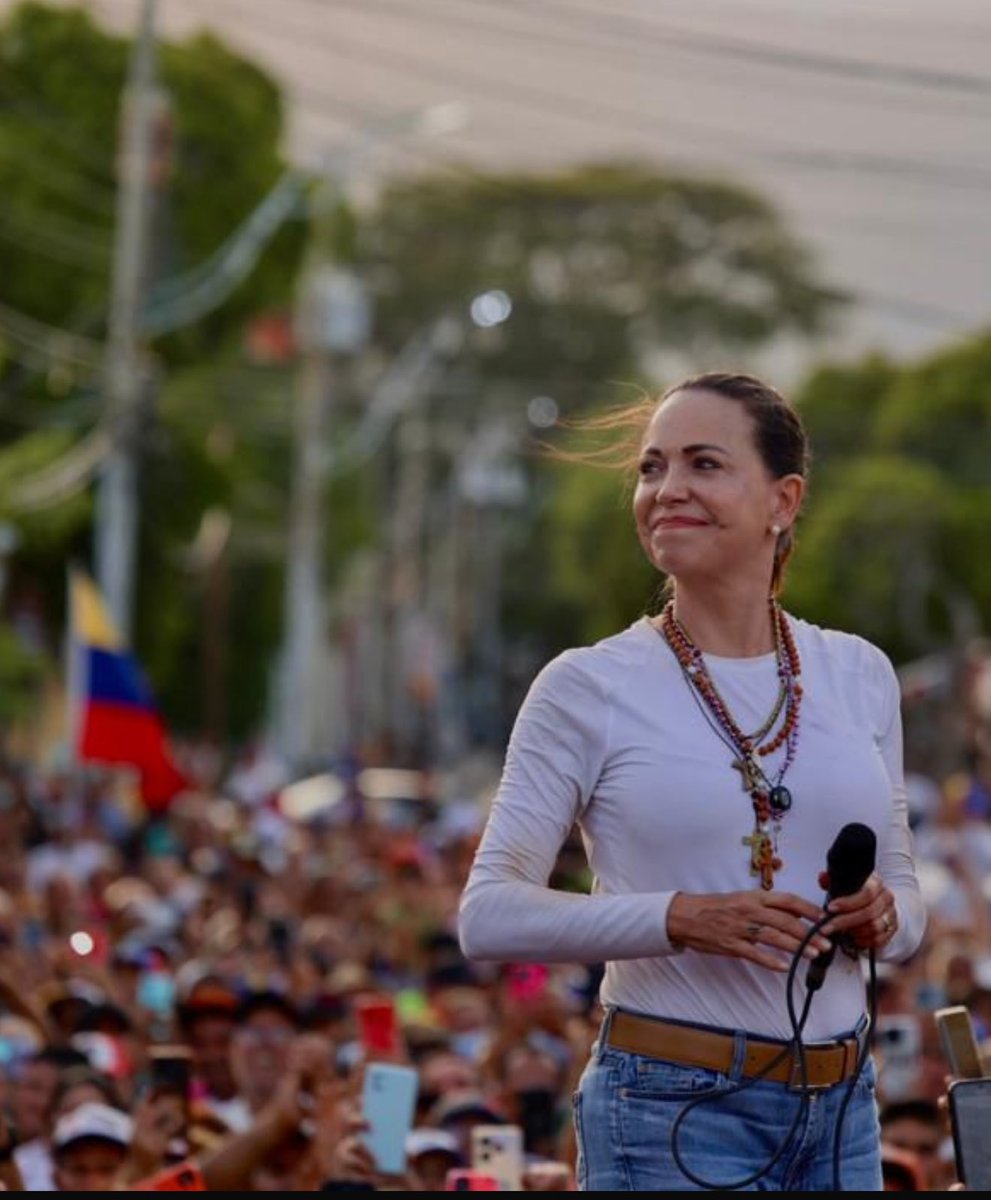 IdaniaChirinos's tweet photo. Quien nos quita la sonrisa?… Nunca tan merecido!!! #MariaCorinaPremioNobel2025 Viva Venezuela! https://t.co/Epec9YHwko