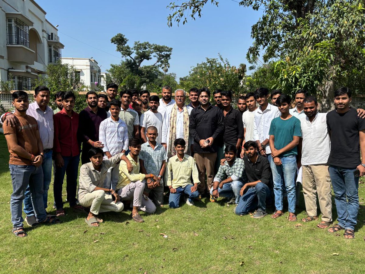 bhupeshbaghel's tweet image. आज पटना में बिहार विधानसभा चुनाव के लिए बने प्रदेश कांग्रेस &apos;वॉर रूम&apos; में पहुंच कर चुनाव की तैयारियों के संबंध में जारी कामों की जानकारी ली तथा वॉर रूम के ऊर्जावान साथियों के साथ मुलाकात की.