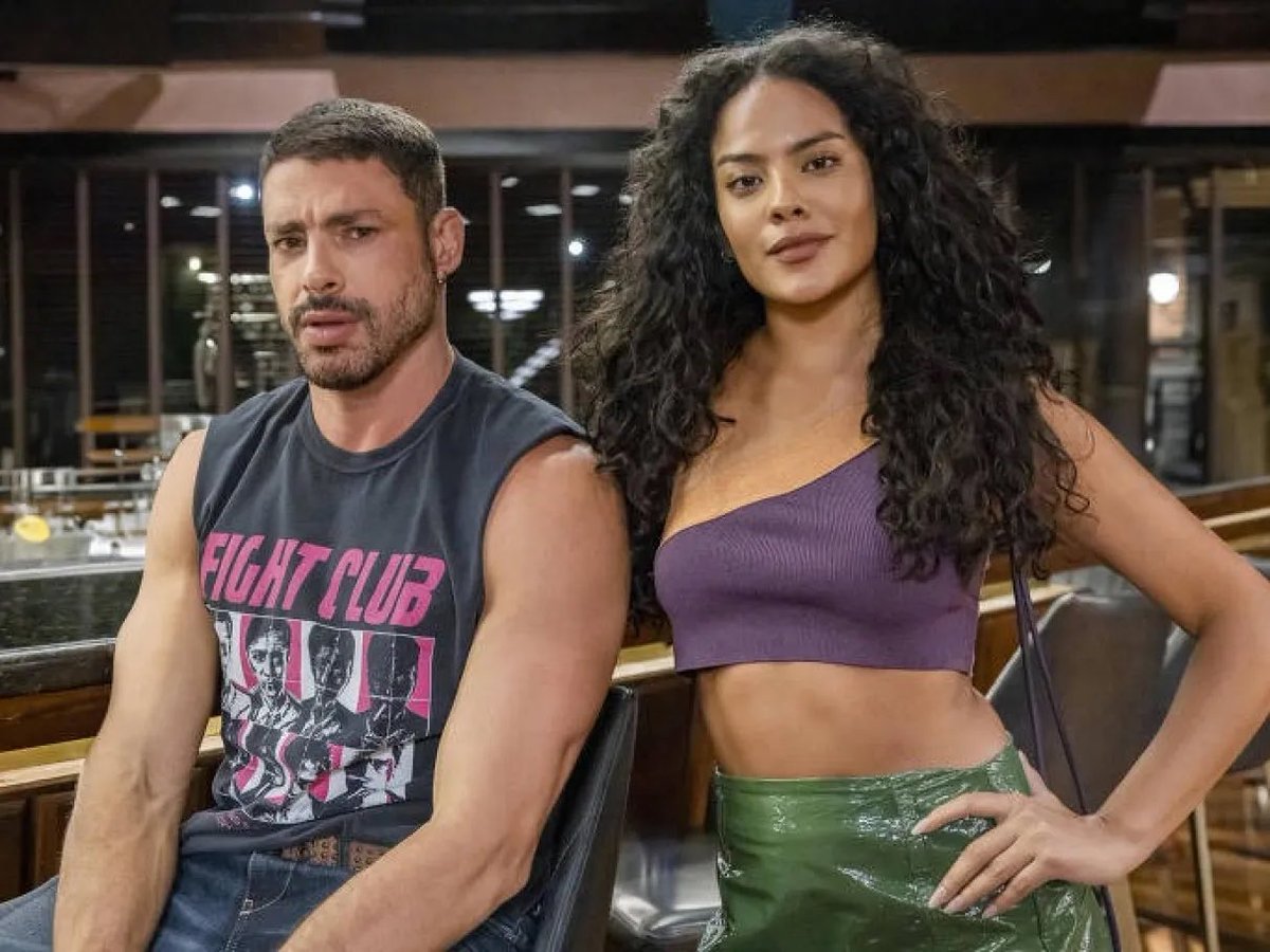 Radar__Digital's tweet image. 🚨 TRETA nos bastidores de Vale Tudo! 🔥 Bella Campos e Cauã Reymond, o casal Maria de Fátima e César, trocaram farpas pra valer nas gravações da novela da Globo! 😱 Tudo começou com alfinetadas em uma cena no posto de gasolina, escalou com briga no Projac e até queixa no…