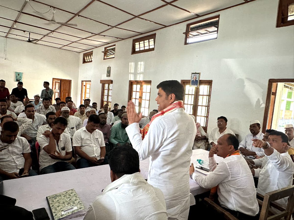 manojchauhanmp's tweet photo. 📍 Morigaon, Assam 

Attended the Review meeting of Booth Committees with the Mandal Congress Presidents &amp; Block Congress Presidents of DCC #Morigaon &amp; joined the #Vote_Chor_Gaddi_Chhod Signature Campaign of the district on 8th October. https://t.co/Xu6lgbIhxH