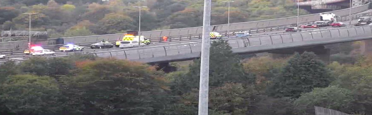 trafficscotland's tweet photo. @SWTrunkRoads ❗️UPDATE ��08:15
#A898 - Erskine Bridge
Lane one Southbound remains Closed following an earlier collision.
Traffic can now pass in Lane two...albeit slowly.
Police are now on scene.
Please #takecare
@SWTrunkRoads https://t.co/iHhtBVQXE4