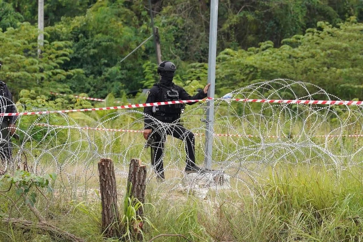 Jing_jing544's tweet photo. On October 10, 2025 Thailand have continued their illegal incursion into Cambodian territory at Prey Chan Village, O’Bei Chorn Commune, O’Chrov District, Banteay Meanchey Province. 

Thailand never leave us alone💔 https://t.co/gCCx6pqsj4