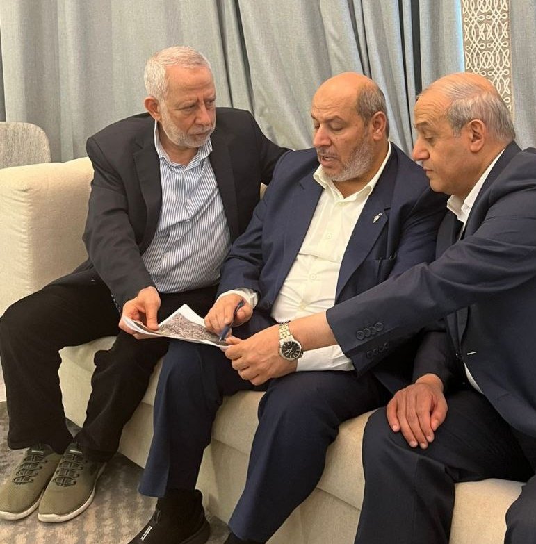 Hamas ve İslamî Cihad liderleri..
Korkak siyonistin çekilme haritasını belirlerken..
Direniş ne dediyse, o olacak, EvvelAllah..!