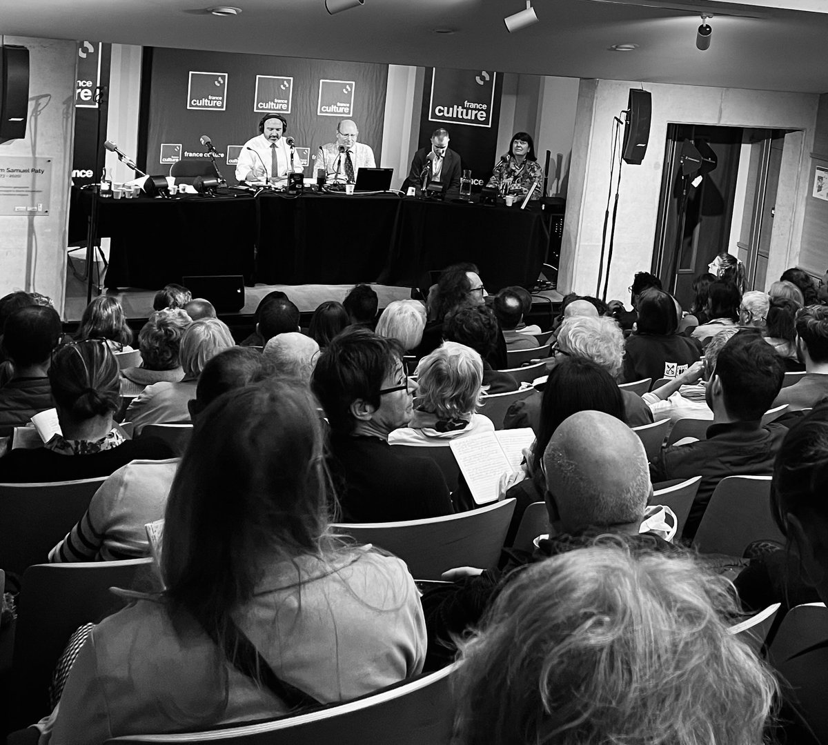 ⁦<a href="/rdvhistoire/">Rendez-vous-histoire</a>⁩ de Blois!
Merci à ⁦<a href="/XavierMauduit/">Xavier Mauduit</a>⁩ et toute son équipe de recevoir Laurent Joly/ Bénédicte Vergez-Chaignon et Raphaël Spina pour le magistral collectif Vichy!
⁦<a href="/franceculture/">France Culture</a>⁩ ⁦<a href="/Ed_Tallandier/">Éditions Tallandier</a>⁩ ⁦<a href="/JudithSimony/">Simony Judith</a>⁩