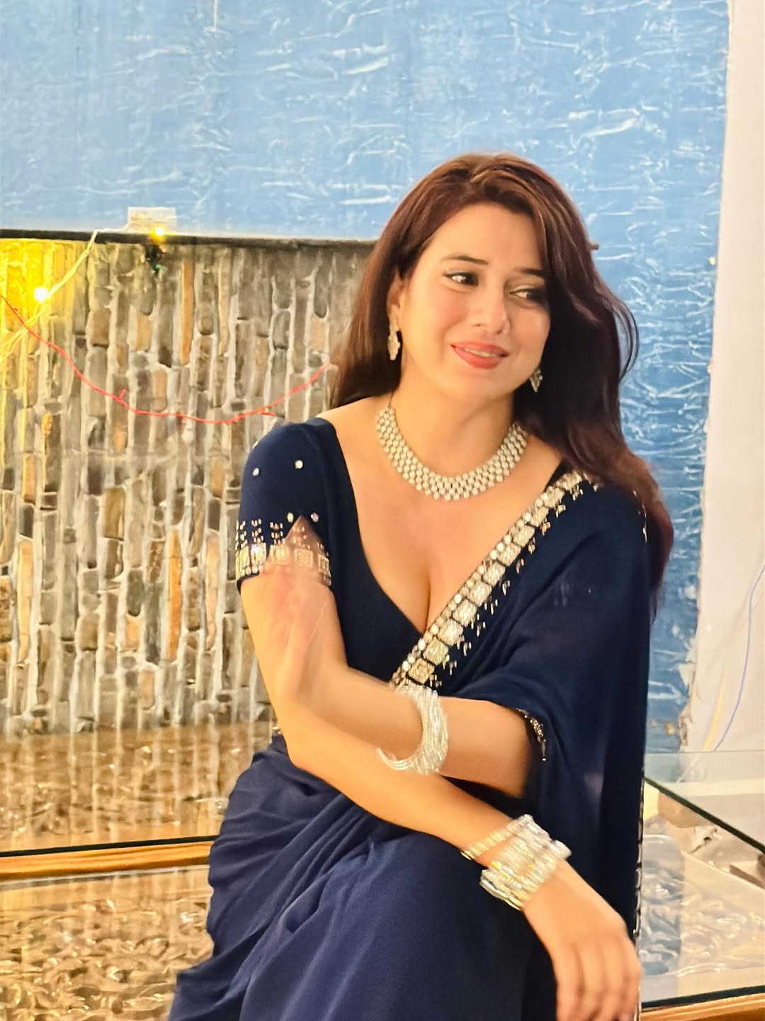 G24d62AaAAAVc6b?format=jpg&name=large