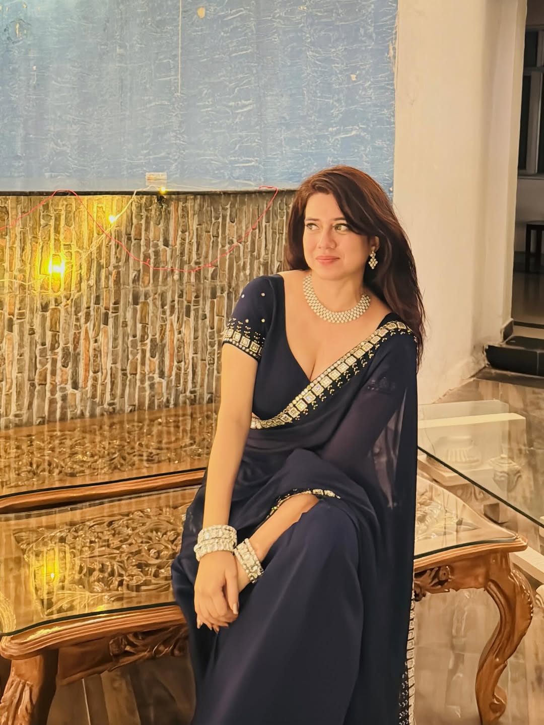 G24d7M_aAAAWjK2?format=jpg&name=large