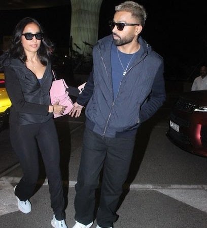 UdaySinghAyodhy's tweet image. हार्दिक भाई की नई जोड़ीदार mahika sharma 
#HardikPandaya #mahikasharma 
#KarvaChauth #Karvachauth2025