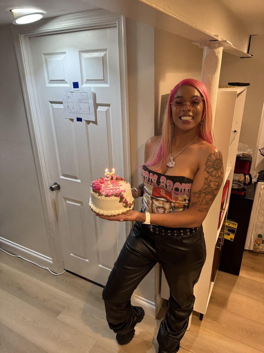 TeeSugarTrap's tweet photo. Happy birthday to meeee 💞. 

Breezy bowl owes me nothingggggg🫶🏾
#itsmybirthday #breezybowlXX #nationalsparkdc https://t.co/Isa1tsEjUB